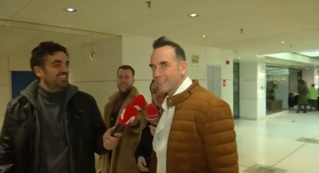 Πάνος Μουζουράκης: Απέφυγε τις ερωτήσεις για την εγκυμοσύνη της συζύγου του πηγαίνοντας προς… την τουαλέτα [βίντεο]