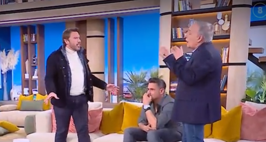 Στράτος Τζώρτζογλου: Η ατάκα του προκάλεσε αμηχανία στον Ανδρέα Μικρούτσικο – « Γεια σου Θάνο!» – Η αντίδραση του [βίντεο]