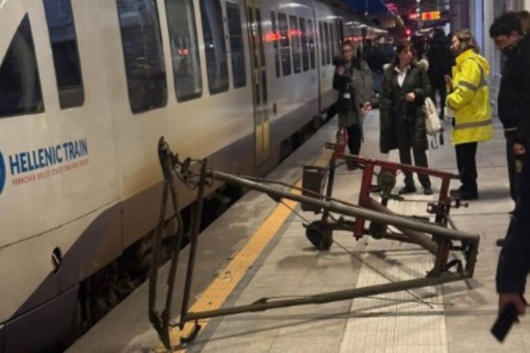 Προαστιακός: Παντογράφος εκτοξεύτηκε σε αποβάθρα στον σταθμό του «Ελ. Βενιζέλος» [εικόνες]