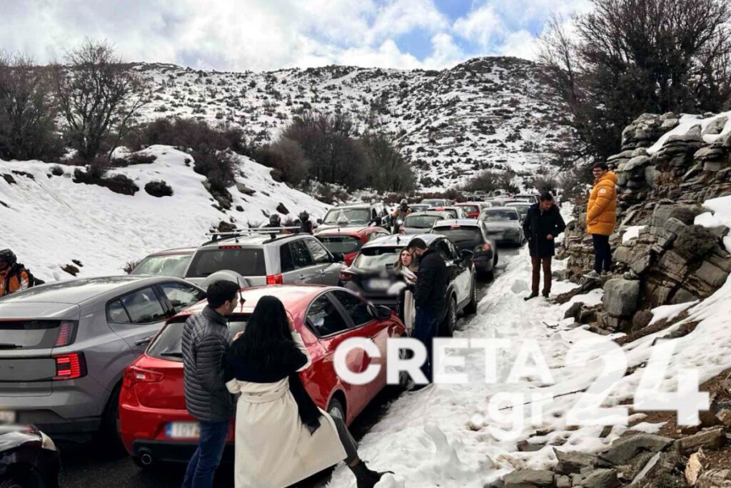Κρήτη: Το αδιαχώρητο στον χιονισμένο Ψηλορείτη – Απίστευτο μποτιλιάρισμα [εικόνες]