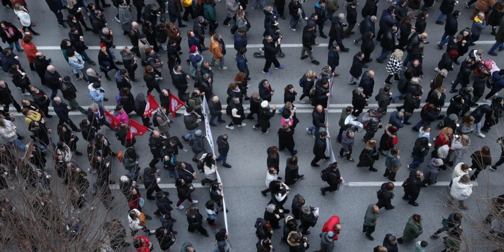 Θεσσαλονίκη: Ελεύθεροι αφέθηκαν και οι 23 που προσήχθησαν μετά την ολοκλήρωση της πορείας για τα Τέμπη