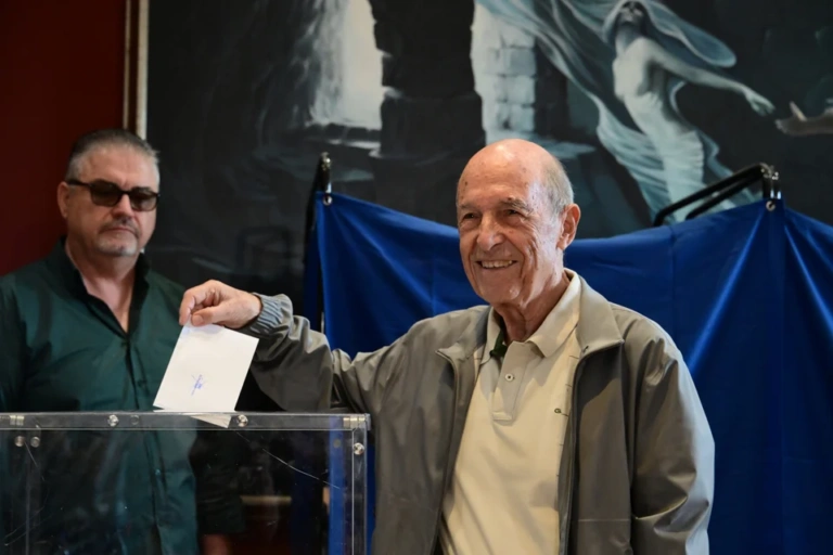 Κώστας Σημίτης: Συλλυπητήρια του Νίκου Ανδρουλάκη στη Δάφνη Σημίτη – Η τελευταία του εμφάνιση