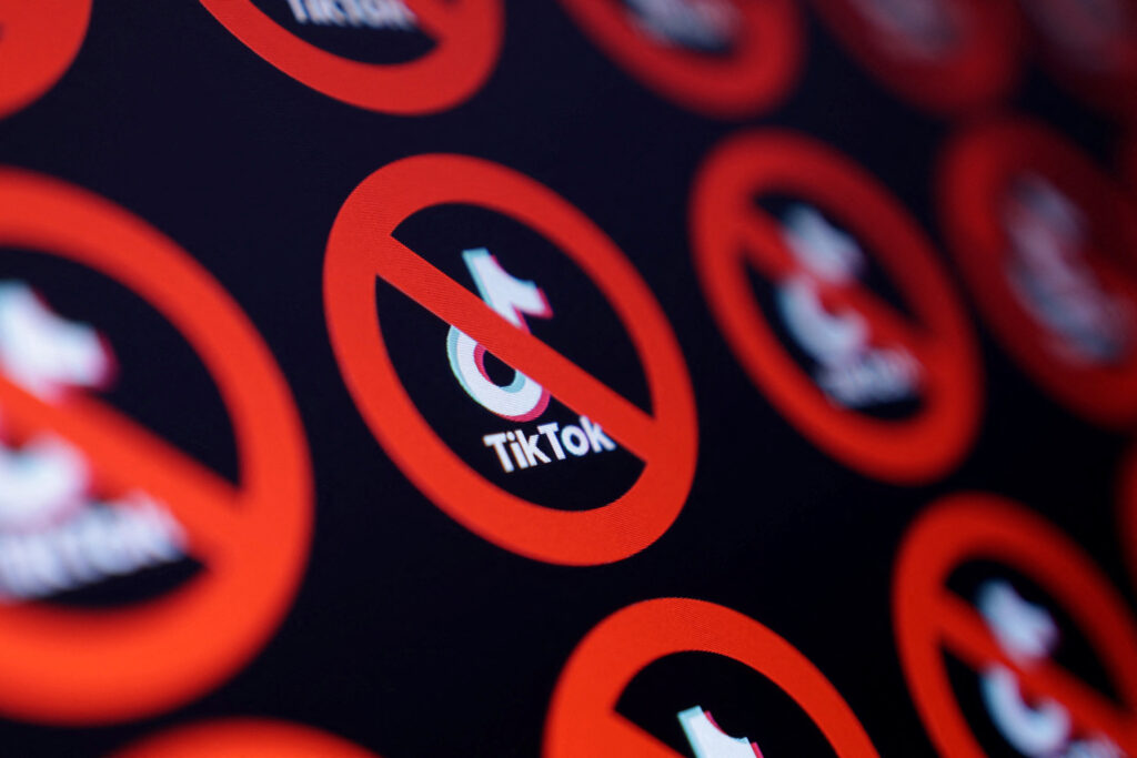«Σώστε το TikTok»: Η αινιγματική ανάρτηση Τραμπ μετά το «μαύρο» στις ΗΠΑ