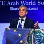 Θεοφάνεια: Ο επιχειρηματίας Βύρων Νικολαΐδης έπιασε τον σταυρό στην Κωνσταντινούπολη