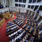 Βουλή: Με νέες διατάξεις για επιστροφή ενοικίου, Ναυπηγεία και πλειστηριασμούς κατατέθηκε το νομοσχέδιο για το Εθνικό Πρόγραμμα Ανάπτυξης