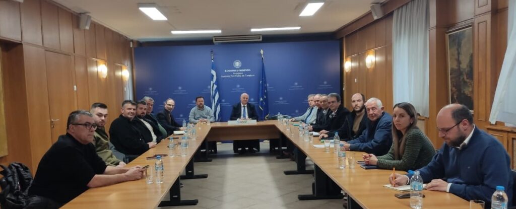 Συνάντηση του ΥπΑΑΤ, Κώστα Τσιάρα με αγρότες – Στήριξη της παραγωγής και στοχευμένες παρεμβάσεις