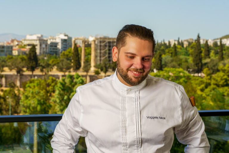 Βαγγέλης Νίκας: «Θέλω να αξιοποιήσω τις απλές πρώτες ύλες με τον δικό μου τρόπο στο fine dining»