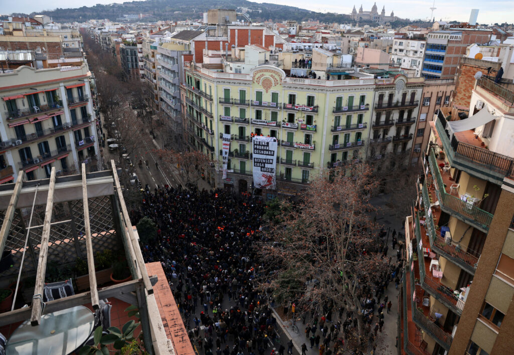 Βαρκελώνη: Ο δήμος αγοράζει πολυκατοικία για να αποτρέψει έξωση ενοικιαστών και να μην γίνουν τα δια