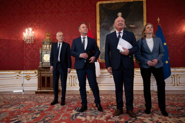 Αυστρία: Ένα βήμα πριν από τον σχηματισμό τρικομματικής κυβέρνησης