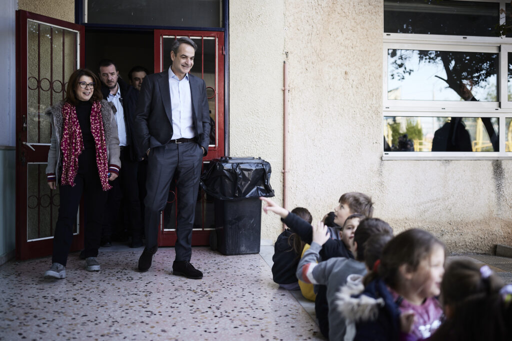 Επίσκεψη Μητσοτάκη στο 8ο δημοτικό Ν. Φιλαδέλφειας: «Σημαντική παρέμβαση στο κτιριακό απόθεμα των σχ
