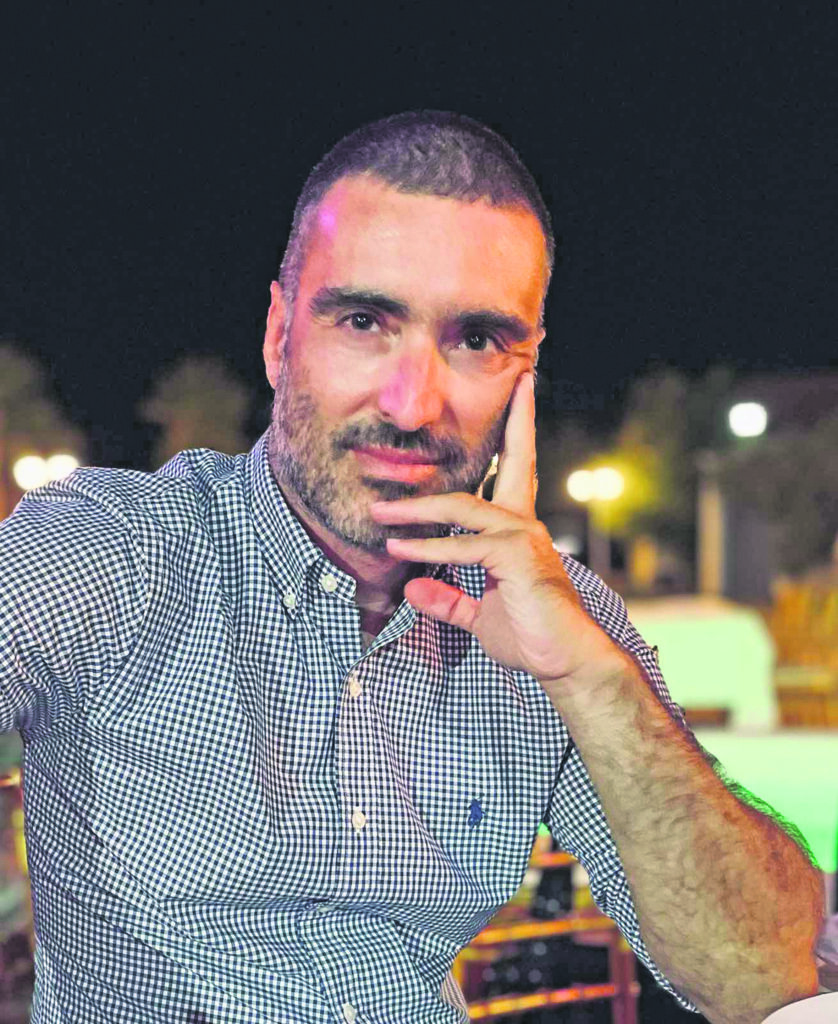 Φώτης Δούσος: Ιστορία ενηλικίωσης μέσω της Tέχνης