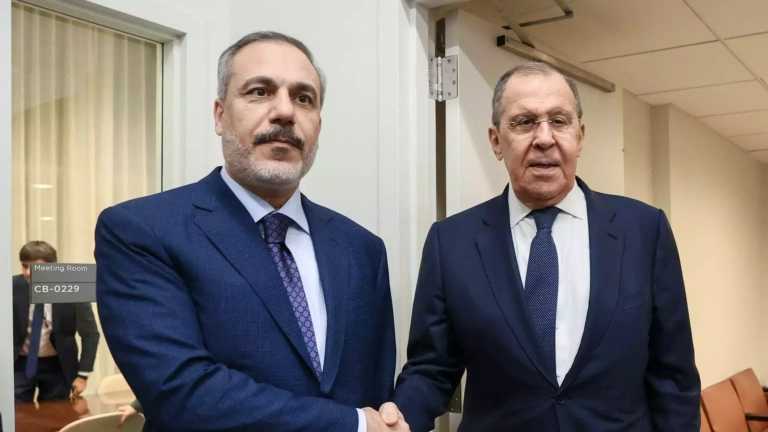 Λαβρόφ: Η Ρωσία «θα σταματήσει τις εχθροπραξίες» όταν πετύχει αυτό που επιδιώκει
