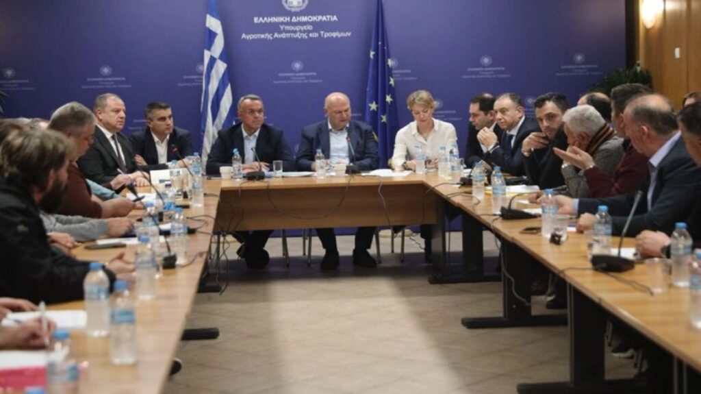 Αγρότες: Τα μέτρα που ανακοινώθηκαν μετά την πολύωρη σύσκεψη – Τι λένε οι αγρότες