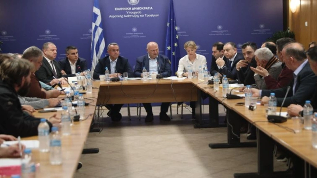 Αγρότες: Τα μέτρα που ανακοινώθηκαν μετά την πολύωρη σύσκεψη – Τι λένε οι αγρότες