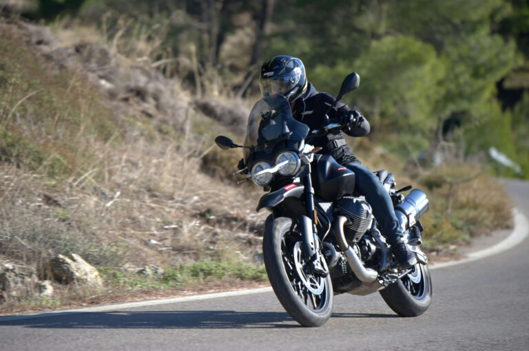 Δοκιμή Moto Guzzi V85 TT Strada: Η άλλη άποψη της περιπέτειας