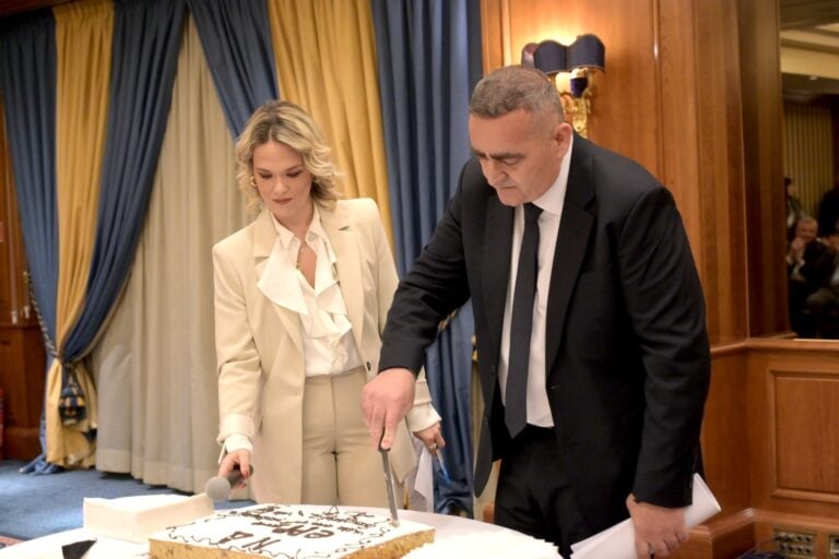 Περισσότεροι από 1.000 πολίτες στην κοπή πίτας του Φρέντη Μπελέρη