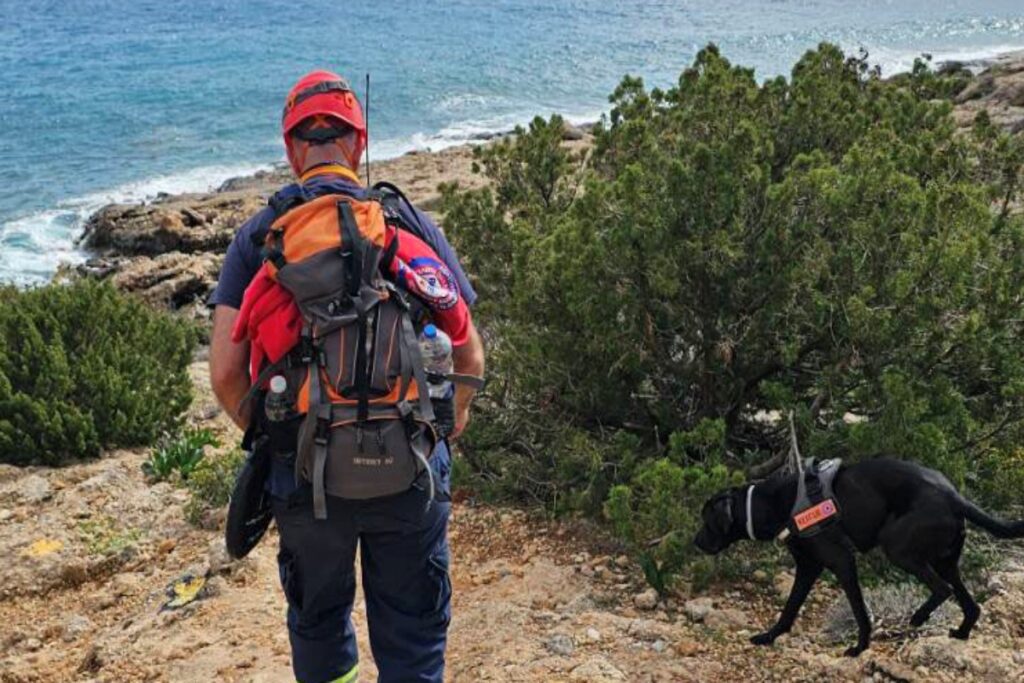 Εξαφάνιση 21χρονου Γερμανού στα Χανιά: Ελικόπτερο και drone δίνουν μάχη σε αντίξοες καιρικές συνθήκε