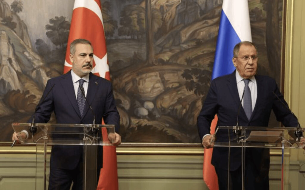 Στην Άγκυρα ο Σεργκέι Λαβρόφ για διαβουλεύσεις με τον Χακάν Φιντάν