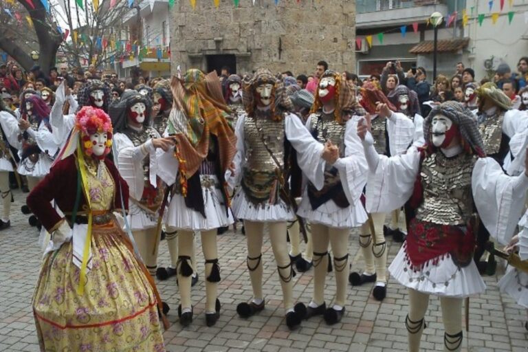 Νάουσα: Ήρθαν από όλο τον κόσμο για να δουν το δρώμενο Γενίτσαροι και Μπούλες 