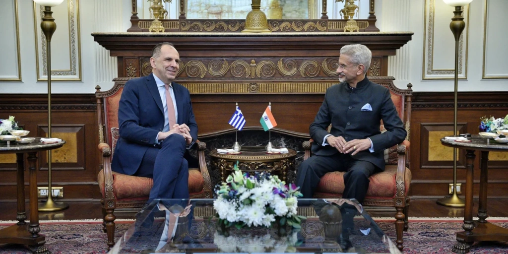 Γεραπετρίτης: Η ενίσχυση των διμερών δεσμών στο επίκεντρο της συνάντησης με τον Ινδό ΥΠΕΞ στο Νέο Δελχί