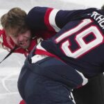 Χάος σε αγώνα χόκεϊ επί πάγου: Αθλητές έπαιξαν άγριο ξύλο λόγω του… Τραμπ (βίντεο)