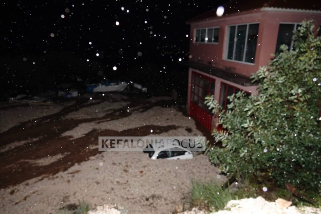 Καταστροφές από την κακοκαιρία στην Κεφαλονιά: Προβλήματα στο οδικό δίκτυο, πλημμύρισαν σπίτια