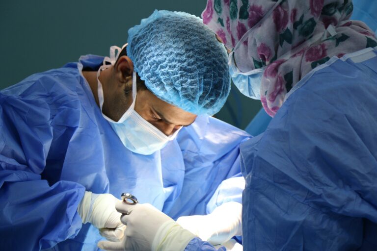 Ελάχιστα επεμβατικές τεχνικές για αφαίρεση θυρεοειδούς