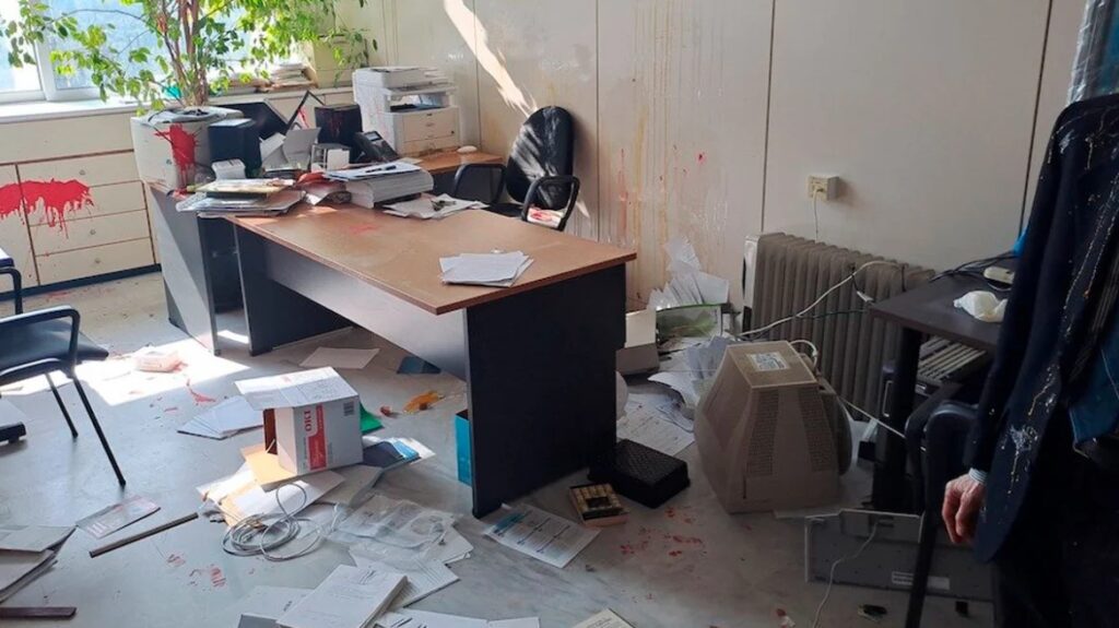 Υπουργείο Παιδείας για επίθεση σε καθηγητή του ΕΚΠΑ: «Σπάει το απόστημα της ανομίας στα ΑΕΙ» [βίντεο]