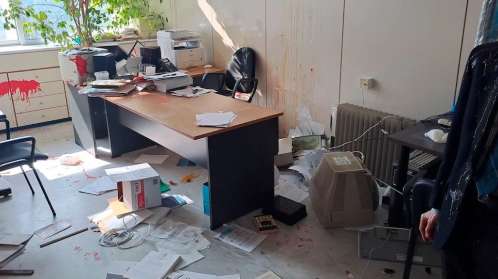 Υπουργείο Παιδείας για επίθεση σε καθηγητή του ΕΚΠΑ: «Σπάει το απόστημα της ανομίας στα ΑΕΙ» [βίντεο]