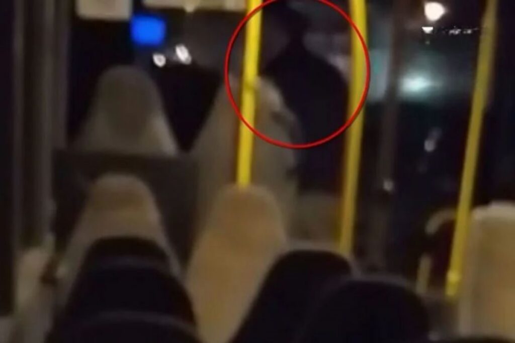 Άνω Λιόσια: Απομακρύνθηκε ο οδηγός που έδωσε το τιμόνι του λεωφορείου σε ανήλικο [βίντεο]