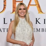 Χάιντι Κλουμ: Βάζει «φωτιά» στο instagram ποζάροντας με κόκκινα εσώρουχα – Μάγεψε τους ακόλουθους της με την φωτογραφία της