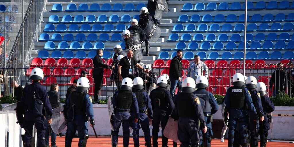 Πανιώνιος-Καλαμάτα: Αγρια συμπλοκή οπαδών και διακοπή [βίντεο]