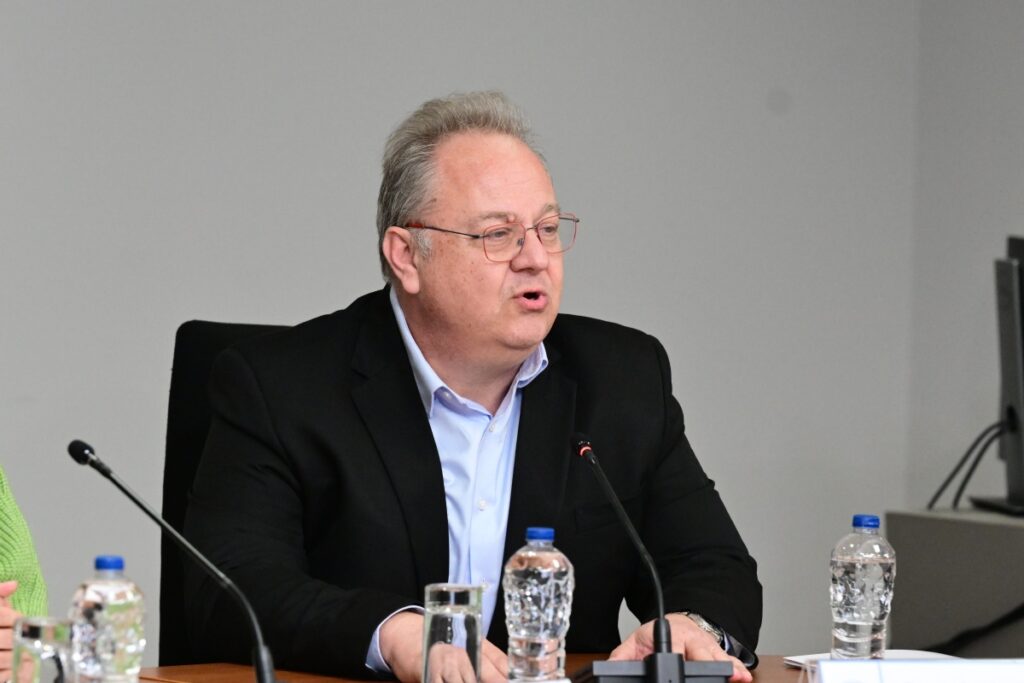 Σεισμός στις Κυκλάδες – Παπαζάχος: Υπαρκτό το σενάριο των 6 ρίχτερ όχι τα χολιγουντιανά «τέρατ