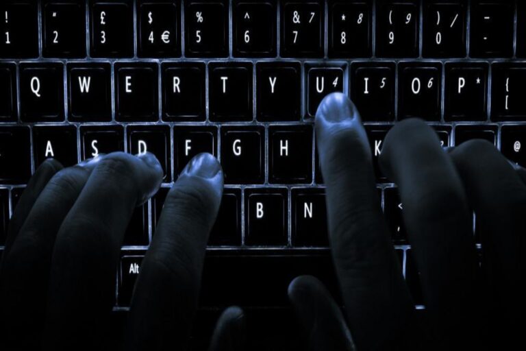 Πάτρα: Σύλληψη 41χρονης που βιντεοσκοπούσε γυμνό τον 14χρονο γιο του συντρόφου της