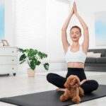 Dog yoga: Το νέο trend που γίνεται viral