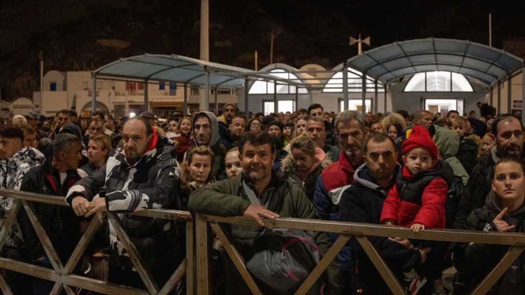 BBC: Εκτενές ρεπορτάζ για τους σεισμούς στη Σαντορίνη – Τι αναφέρει το βρετανικό Μέσο