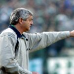 Τάκης Οικονομόπουλος: Πλήθος κόσμου και συγκίνηση στο τελευταίο «αντίο» του [εικόνες-βίντεο]