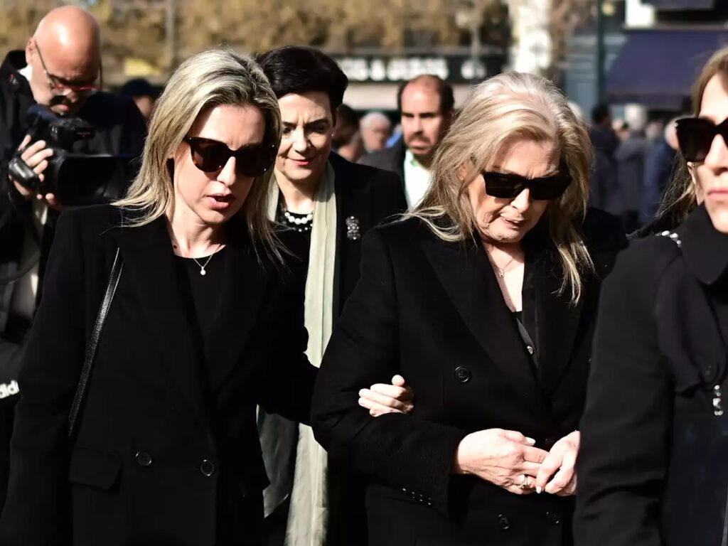 Πόπη Δομάζου: Απαντά για την αιχμηρή ανάρτηση από τις αδελφές της- «Θα μπορούσα να είχα γράψει κάτι
