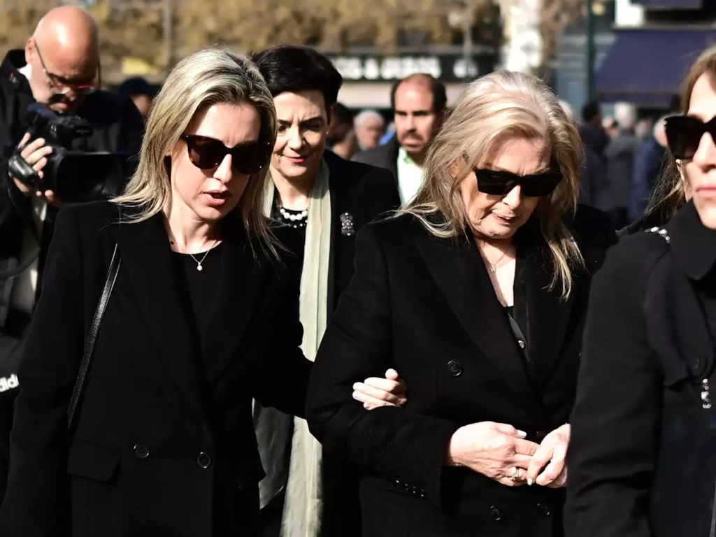 Πόπη Δομάζου: Απαντά για την αιχμηρή ανάρτηση από τις αδελφές της- «Θα μπορούσα να είχα γράψει κάτι κι εγώ» [βίντεο]