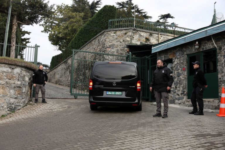 Πόλεμος στην Ουκρανία: Ξεκίνησαν στην Κωνσταντινούπολη οι συνομιλίες ανάμεσα σε Ρώσους και Αμερικανούς