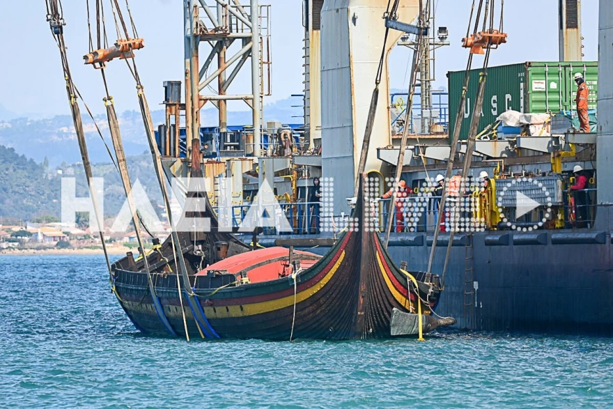 Μεσσηνία: Oμοίωμα πλοίου Βίκινγκ έφτασε στην Πύλο για τις ανάγκες Χολυγουντιανής ταινίας [εικόνες]
