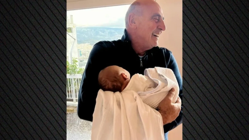 Γιώργος Βουλγαράκης: Παππούς για πρώτη φορά – Σε λίγο καιρό θα υποδεχτεί ακόμα ένα εγγονάκι