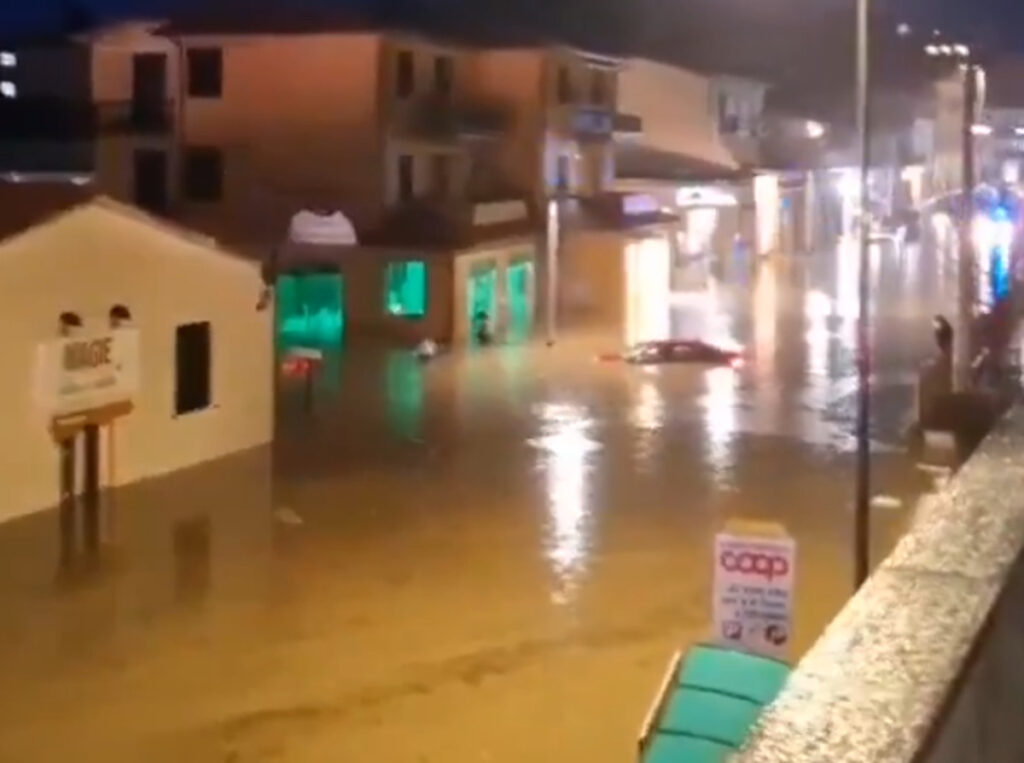 Ιταλία: Έντονη κακοκαιρία έπληξε το νησί Έλβα
