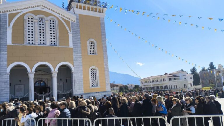 Χιλιάδες κόσμου στην Καλαμάτα για την Παναγία Υπαπαντή – Λαμπρός ο εορτασμός της πολιούχου της πόλης