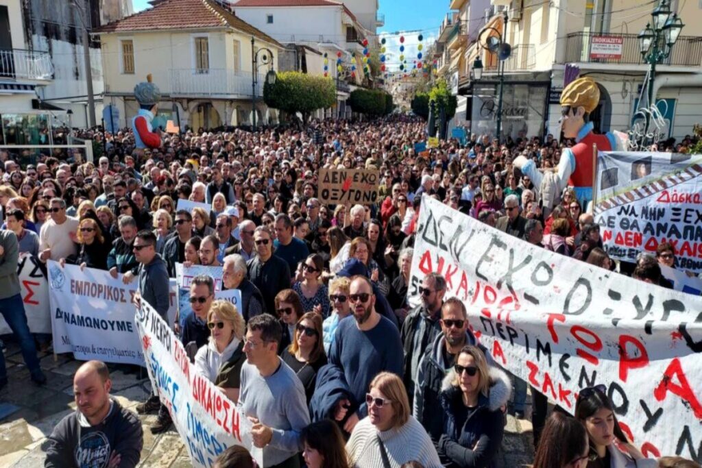 Ζάκυνθος: Χιλιάδες πολίτες στη συγκέντρωση για τα Τέμπη [εικόνες]