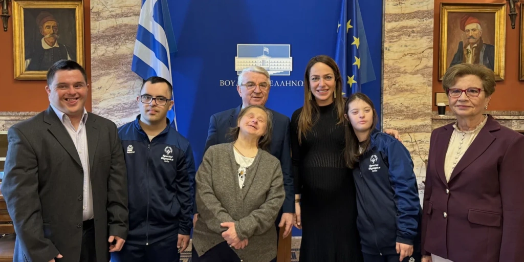 Δόμνα Μιχαηλίδου: Στη Βουλή μαζί με παιδιά με Σύνδρομο Down