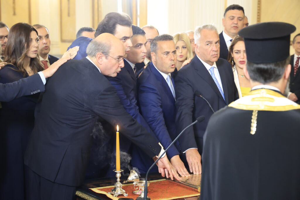 Νέα Κυβέρνηση: Ολοκληρώθηκε η ορκωμοσία – Τι δήλωσαν οι νέοι υπουργοί [εικόνες και βίντεο]