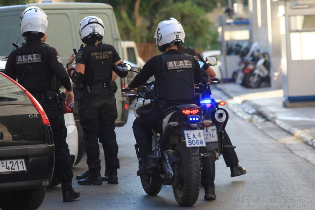 Κορωπί: Γνωστός στις αρχές ο δράστης της επίθεσης στο Αστυνομικό Τμήμα – Τον πυροβόλησαν στο π