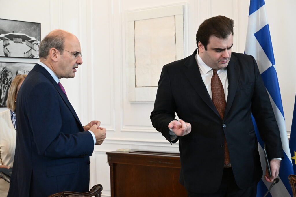 Ανασχηματισμός: Αντιπρόεδρος ο Χατζηδάκης – Νέος «τσάρος» της Οικονομίας ο Πιερρακάκης –