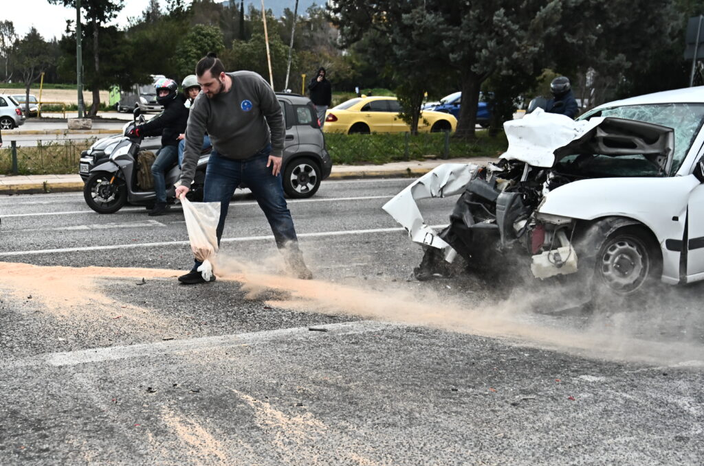Τραγωδία στην Κατεχάκη: Πώς έγινε η φονική καραμπόλα; – Νεκροί πατέρας, μάνα και γιος [εικόνες